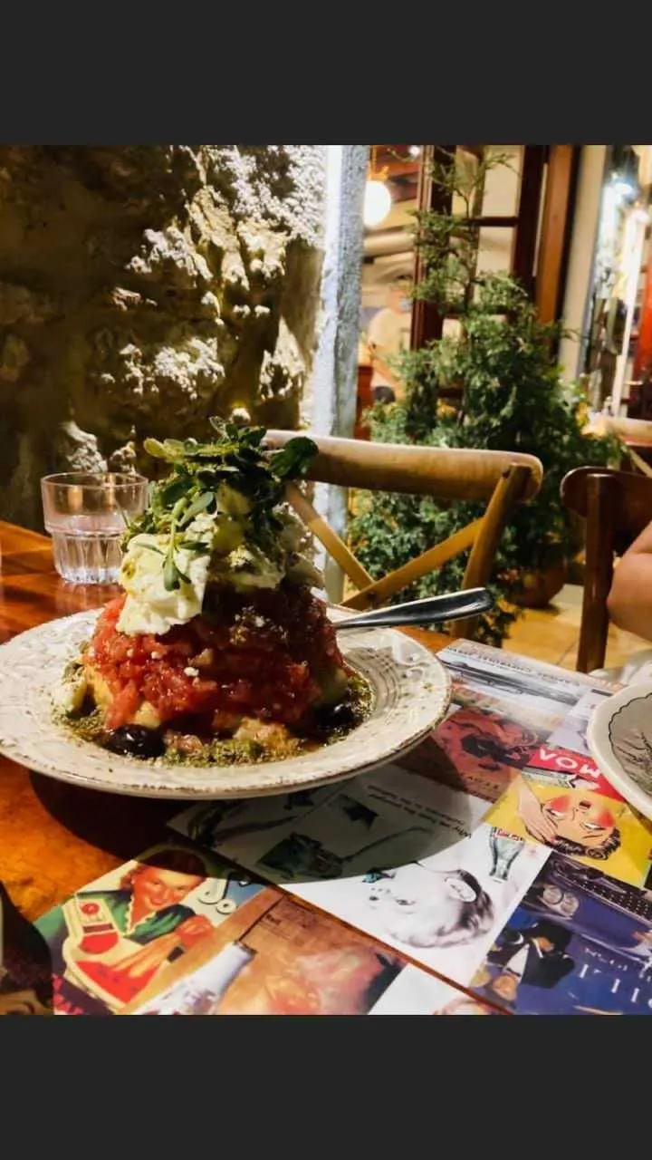 Ta Gourounakia — Salad