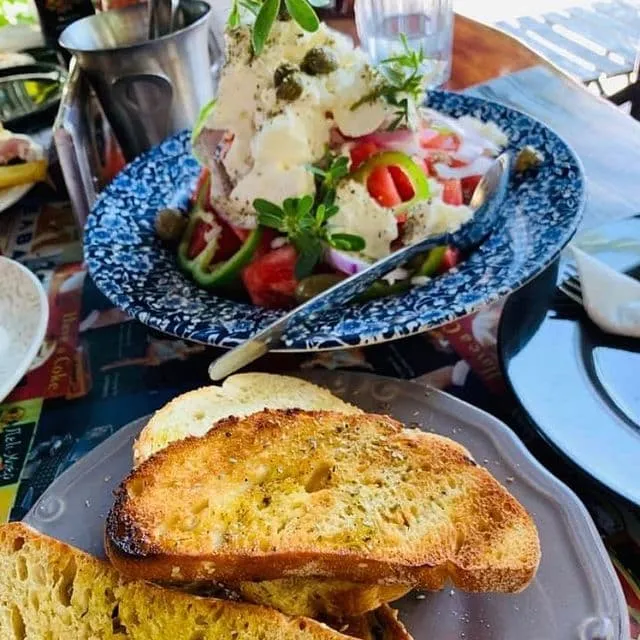 Ta Gourounakia — Salad