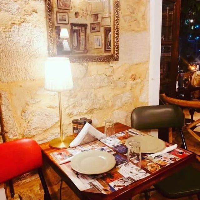 Ta Gourounakia — Interior details