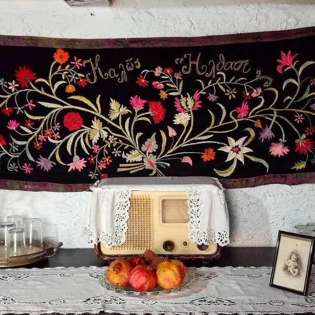 Ta Gourounakia — Interior details